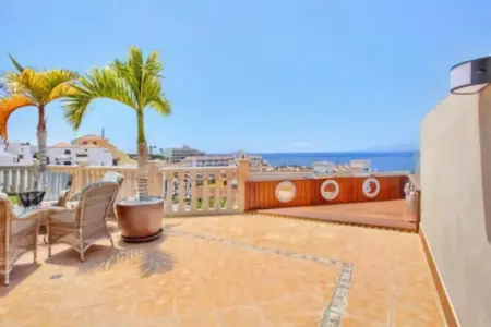 Home Holidays// Villa Home Holidays, Majestueuse maison de vacances avec piscine - Photo 33