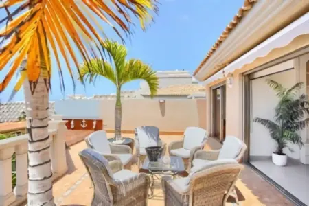 Home Holidays// Villa Home Holidays, Majestueuse maison de vacances avec piscine - Photo 35