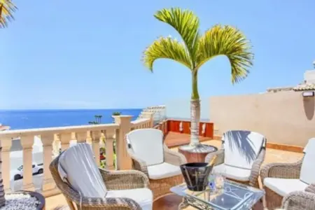 Home Holidays// Villa Home Holidays, Majestueuse maison de vacances avec piscine - Photo 36
