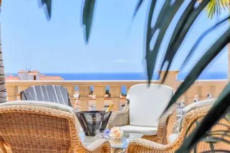 Home Holidays// Villa Home Holidays, Majestueuse maison de vacances avec piscine - Photo 38
