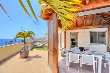 Home Holidays// Villa Home Holidays, Majestueuse maison de vacances avec piscine - Photo 39