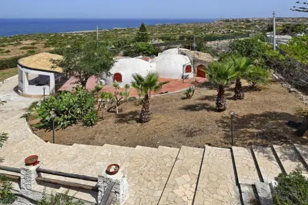 holiday home, Plemmirio-Villa Gloria, Maison Igloo Plemmirio avec Mer et Piscine - Photo 21