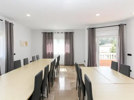 Villa 17 pers., piscine privée, près plage à 3km, clim, BBQ, WiFi - Parfait pour familles et groupes - Photo 4