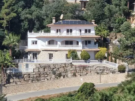 Villa spacieuse pour 18 personnes avec piscine privée et climatisation à Lloret de Mar - Photo 1