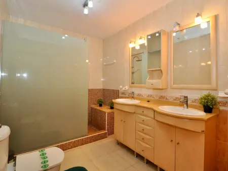 Villa spacieuse pour 18 personnes avec piscine privée et climatisation à Lloret de Mar - Photo 25