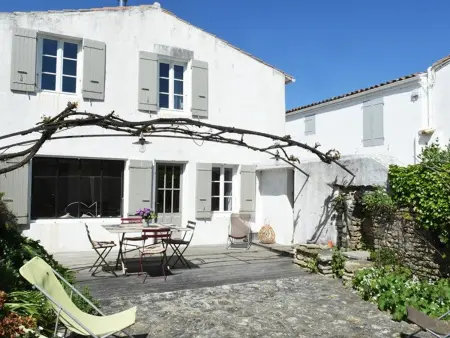 Charmante maison avec cour ensoleillée, espace pour vélos, Wi-Fi et cuisine équipée aux Portes-en-Ré - Photo 1