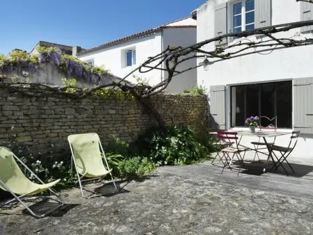 Charmante maison avec cour ensoleillée, espace pour vélos, Wi-Fi et cuisine équipée aux Portes-en-Ré - Photo 2
