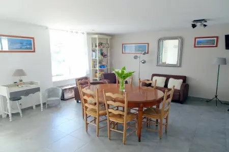 Holiday home in Bricqueville sur Mer, Maison en pierre à Bricqueville près plage - Photo 2