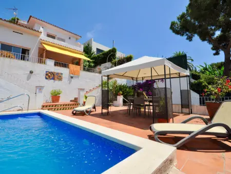 Chalet rustique avec piscine privée près de la plage - Photo 1