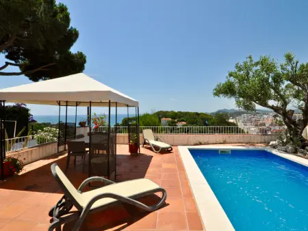 Chalet rustique avec piscine privée près de la plage - Photo 4