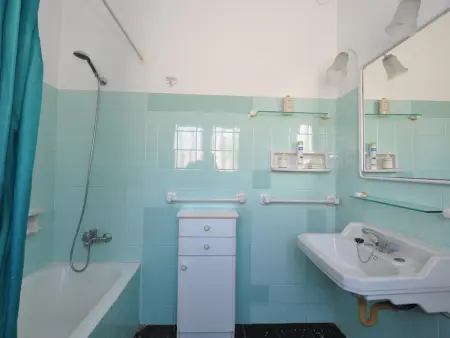 Chalet rustique avec piscine privée près de la plage - Photo 17