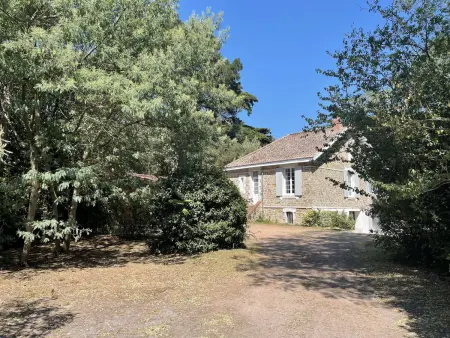 Maison en pierre rénovée, 8 couchages, terrasse bois, proche bois de la Chaise - Photo 3