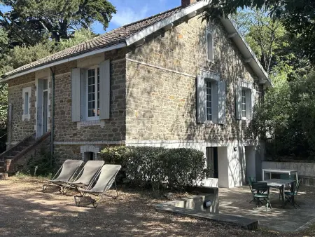 Maison en pierre rénovée, 8 couchages, terrasse bois, proche bois de la Chaise - Photo 25