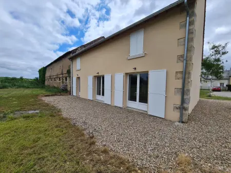 Maison tranquille avec jardin, proche Châteauroux, 4 ch., 3 sdb, terrasse, barbecue, parking - Photo 1