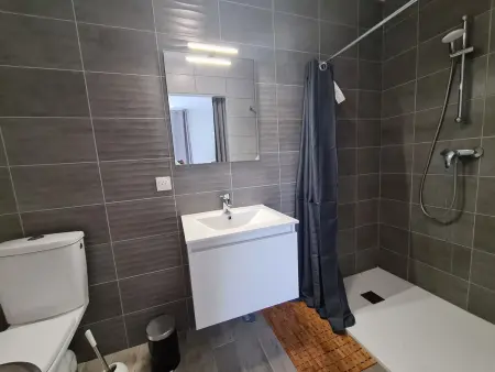 Maison tranquille avec jardin, proche Châteauroux, 4 ch., 3 sdb, terrasse, barbecue, parking - Photo 10