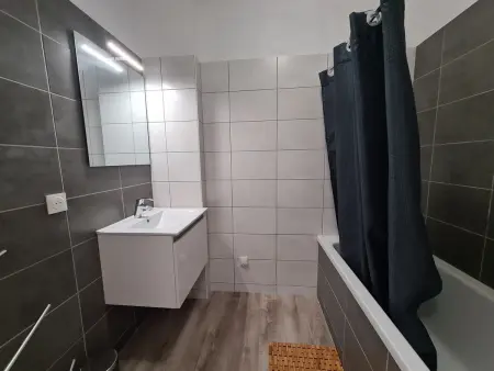 Maison tranquille avec jardin, proche Châteauroux, 4 ch., 3 sdb, terrasse, barbecue, parking - Photo 35