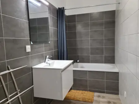 Maison calme avec jardin et terrasse, proche Châteauroux, 3 chambres, 3 salles de bain, parking inclus - Photo 28