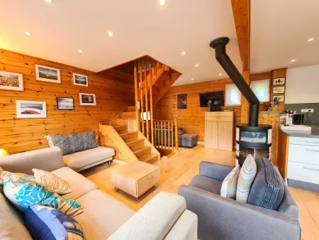Chalet lumineux avec poêle à bois et WIFI gratuit - 6 à 8 personnes - Garage - Photo 1