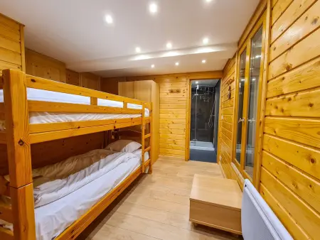 Chalet lumineux avec poêle à bois et WIFI gratuit - 6 à 8 personnes - Garage - Photo 5