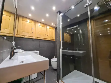 Chalet lumineux avec poêle à bois et WIFI gratuit - 6 à 8 personnes - Garage - Photo 6