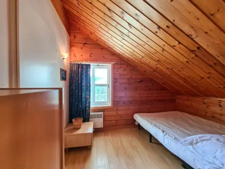 Chalet lumineux avec poêle à bois et WIFI gratuit - 6 à 8 personnes - Garage - Photo 8