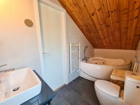 Chalet lumineux avec poêle à bois et WIFI gratuit - 6 à 8 personnes - Garage - Photo 9