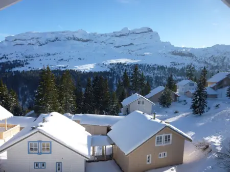 Chalet lumineux avec poêle à bois et WIFI gratuit - 6 à 8 personnes - Garage - Photo 12