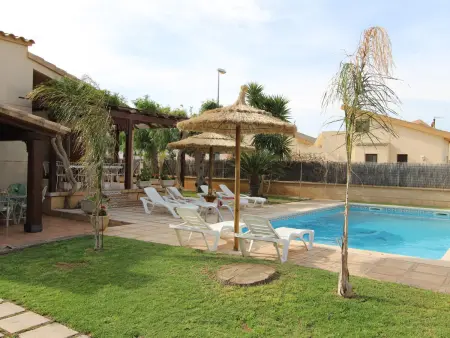 Maison avec piscine privée, près de la mer, climatisation optionnelle, Wi-Fi gratuit, animaux acceptés - Photo 2