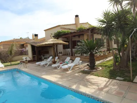 Maison avec piscine privée, près de la mer, climatisation optionnelle, Wi-Fi gratuit, animaux acceptés - Photo 4