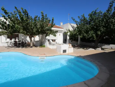 Maison proche mer avec piscine, climatisation, wifi gratuit, animaux bienvenus, plage pour chiens - Photo 2