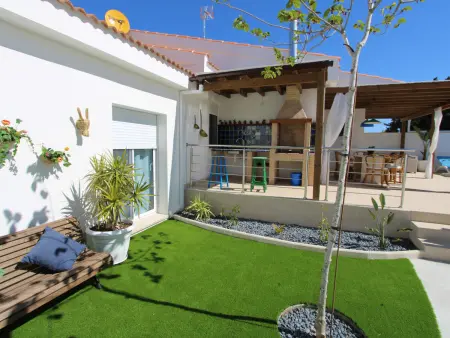 Maison au bord de la mer avec WiFi gratuit, près de la plage, climatisation en option - Photo 1