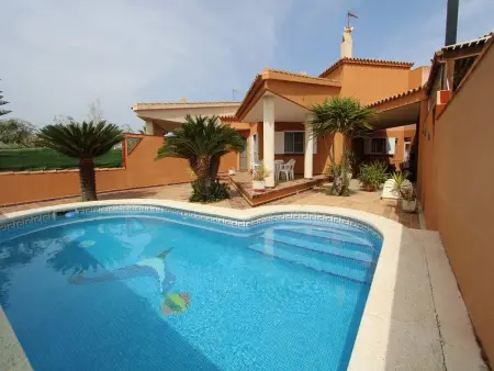 Villa au bord de mer avec piscine privée, climatisation en option, WiFi gratuit, animaux admis - Photo 1