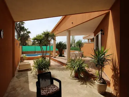 Villa au bord de mer avec piscine privée, climatisation en option, WiFi gratuit, animaux admis - Photo 4