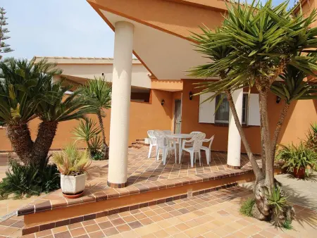 Villa au bord de mer avec piscine privée, climatisation en option, WiFi gratuit, animaux admis - Photo 5
