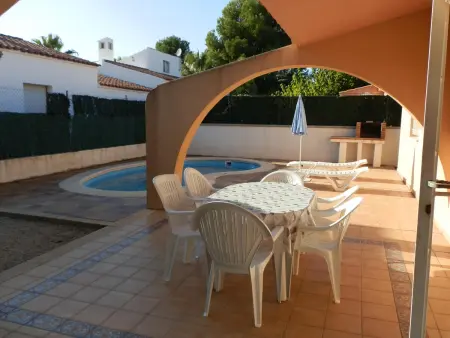 Maison avec piscine privée près de la mer, animaux acceptés, Wi-Fi gratuit, climatisation en option - Photo 3