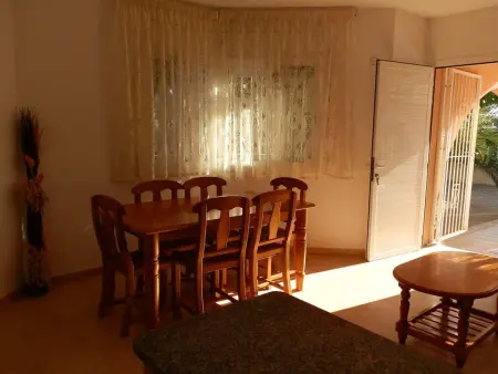 Maison avec piscine privée près de la mer, animaux acceptés, Wi-Fi gratuit, climatisation en option - Photo 12