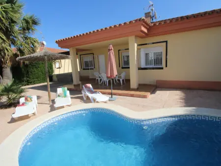 Maison proche de la mer avec piscine privée, clim en option, Wi-Fi gratuit, animaux acceptés, plage à chiens - Photo 2