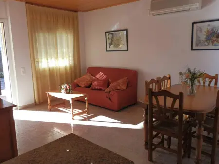 Maison proche de la mer avec piscine privée, clim en option, Wi-Fi gratuit, animaux acceptés, plage à chiens - Photo 10