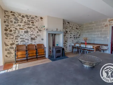 Maison Authentique sur 3 Niveaux avec Terrasse et Vue Loire - Photo 7