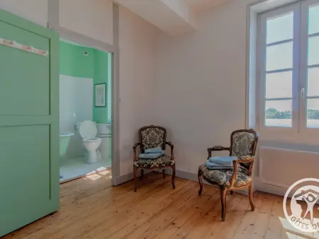 Maison Authentique sur 3 Niveaux avec Terrasse et Vue Loire - Photo 11