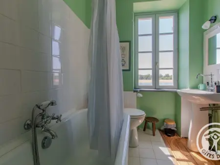 Maison Authentique sur 3 Niveaux avec Terrasse et Vue Loire - Photo 12