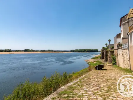 Maison Authentique sur 3 Niveaux avec Terrasse et Vue Loire - Photo 26