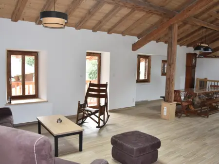 Charmante Maison de Village Rénovée - Près de Pralognan-La-Vanoise, 10 Pers, 3 Niveaux, Balcon Sud - Photo 4