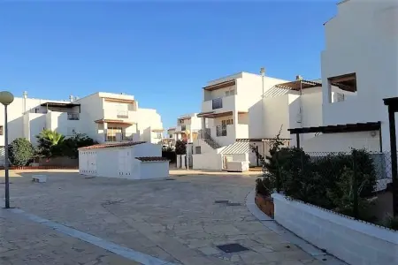 Natura World Duplex con patio privado 1d y 1b, Duplex dans le quartier Urb Naturista près de la plage - Photo 8
