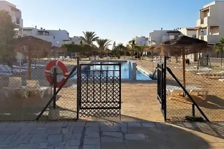 Natura World Duplex con patio privado 1d y 1b, Duplex dans le quartier Urb Naturista près de la plage - Photo 13