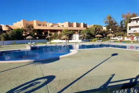 Natura World Duplex con patio privado 1d y 1b, Duplex dans le quartier Urb Naturista près de la plage - Photo 14