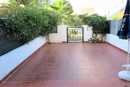 Natura World Duplex con patio privado 1d y 1b, Duplex dans le quartier Urb Naturista près de la plage - Photo 32