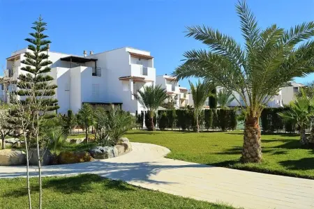 Natura World Duplex con patio privado 1d y 2b, Duplex dans le quartier Urb Naturista près de la plage et de la piscine - Photo 5