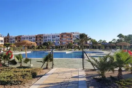 Natura World Duplex con patio privado 1d y 2b, Duplex dans le quartier Urb Naturista près de la plage et de la piscine - Photo 9