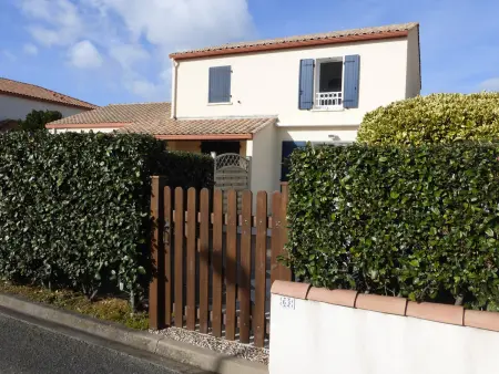 Maison à 100m de la plage avec piscine, 4 couchages, parking privé, terrasse et barbecue - Photo 1